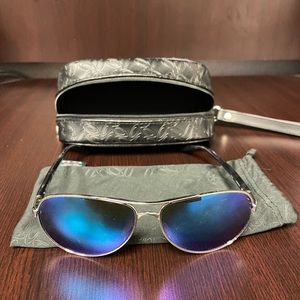 Oakley Women’s Sunglasses OO4079-33 Prizm P